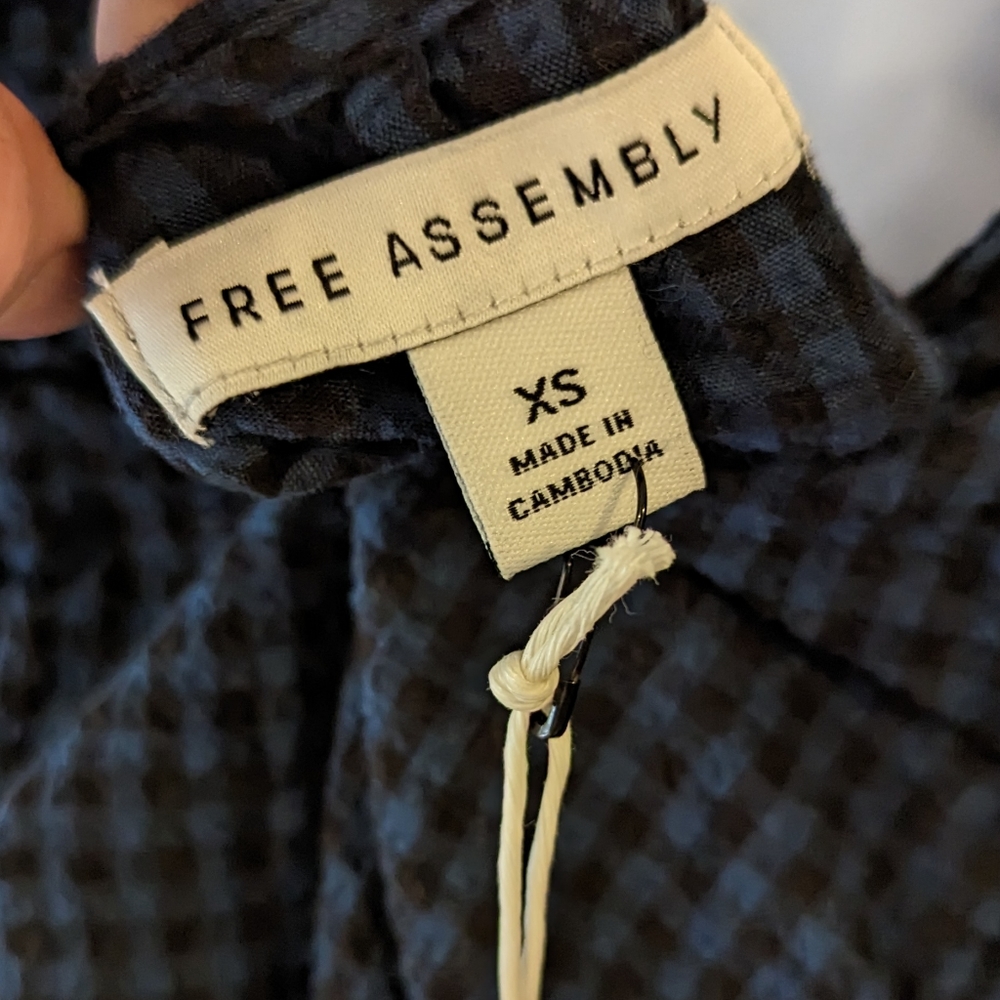 "Free Assembly" Ruffled Top Size XS (NWT) - Picture 8 of 8
